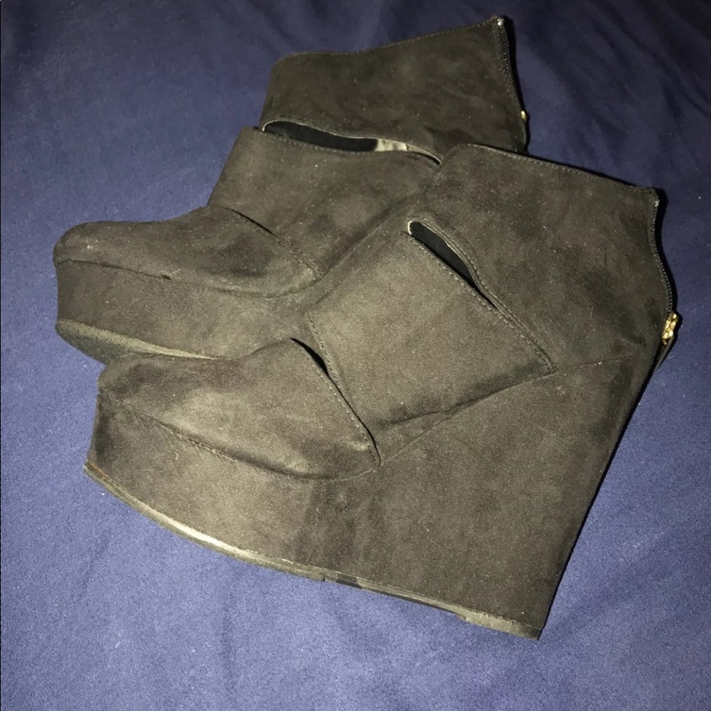 Women’s Boots Size 8